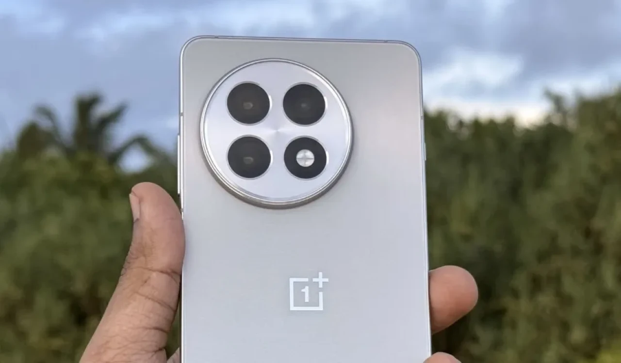 OnePlus 13R cep telefonu için yeni indirim