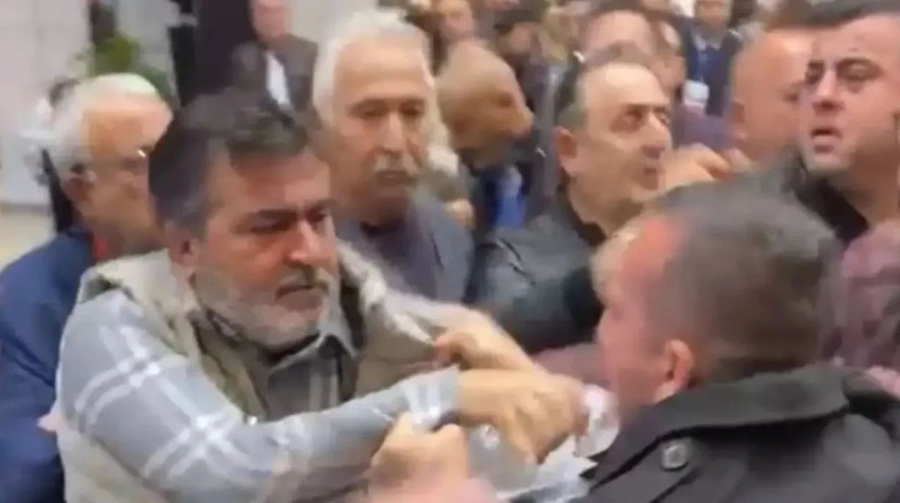 CHP Kocaeli Kongresi’nde gazetecilere saldırı