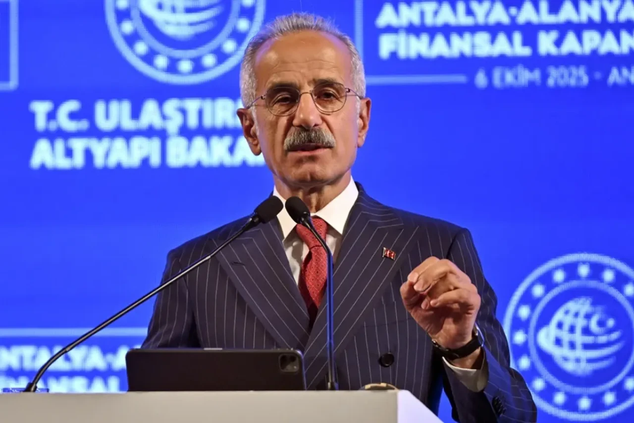 Bakan Uraloğlu müjdeyi verdi! 4 saatlik yol 36 dakikaya inecek