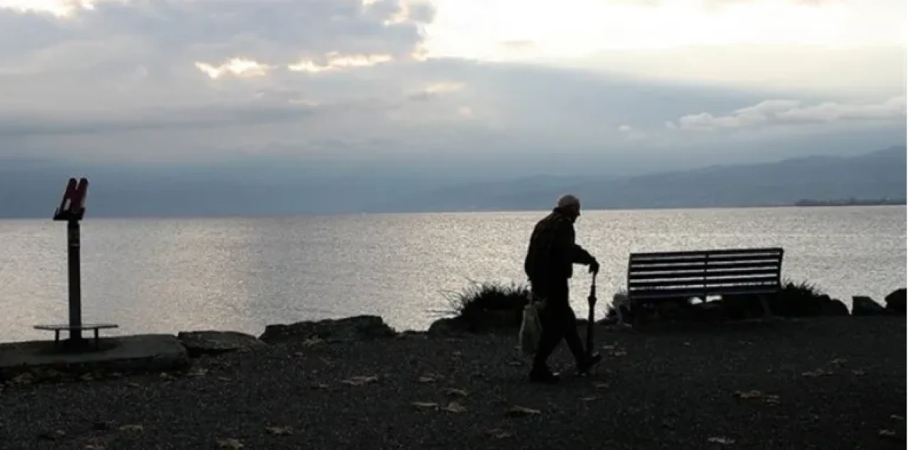 Yürekleri yakan istatistik! 2 milyona yakın yaşlı yalnız yaşıyor