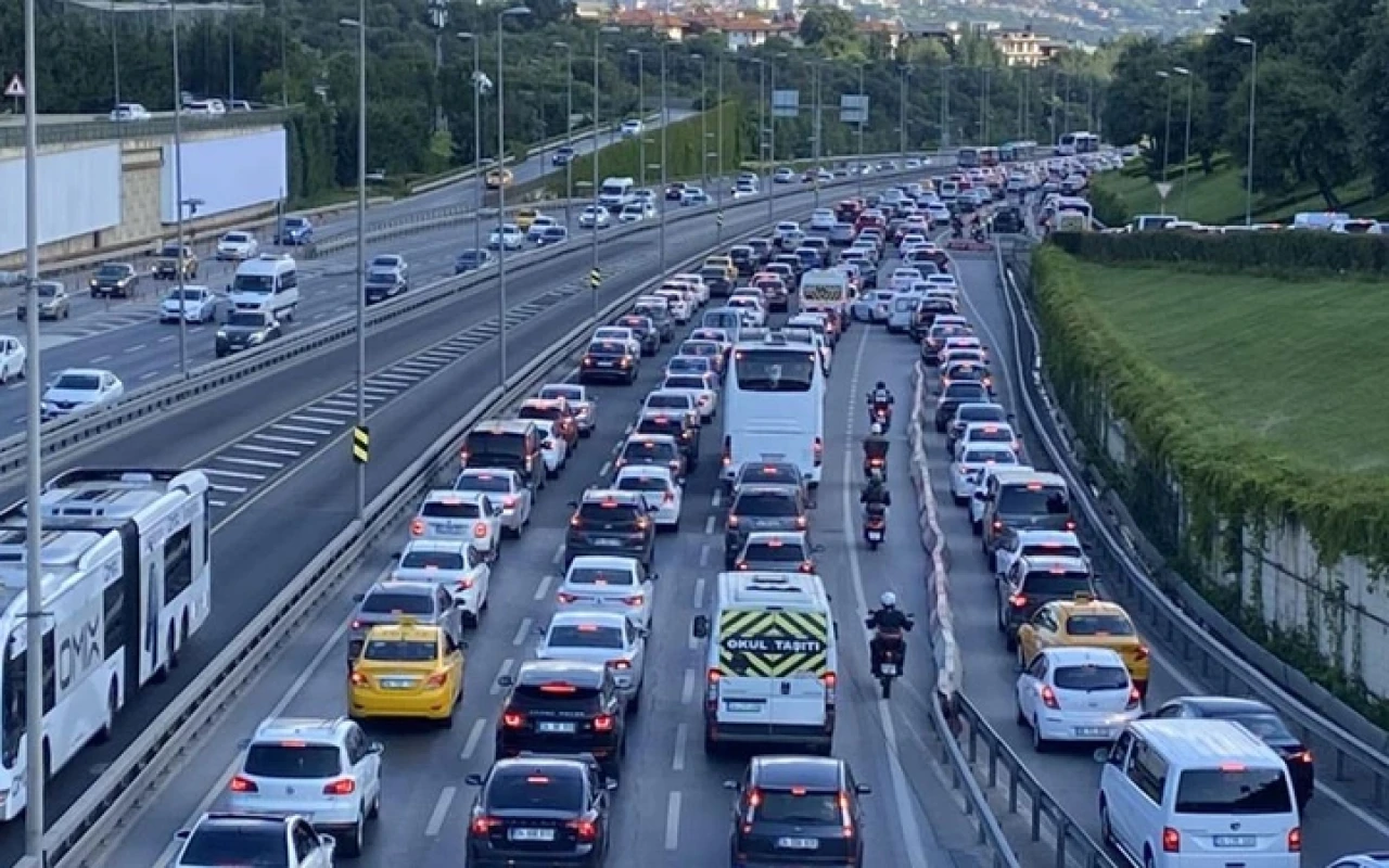 Eski tip ehliyetler için son gün yarın: Yenilemeyenler trafiğe çıkamayacak