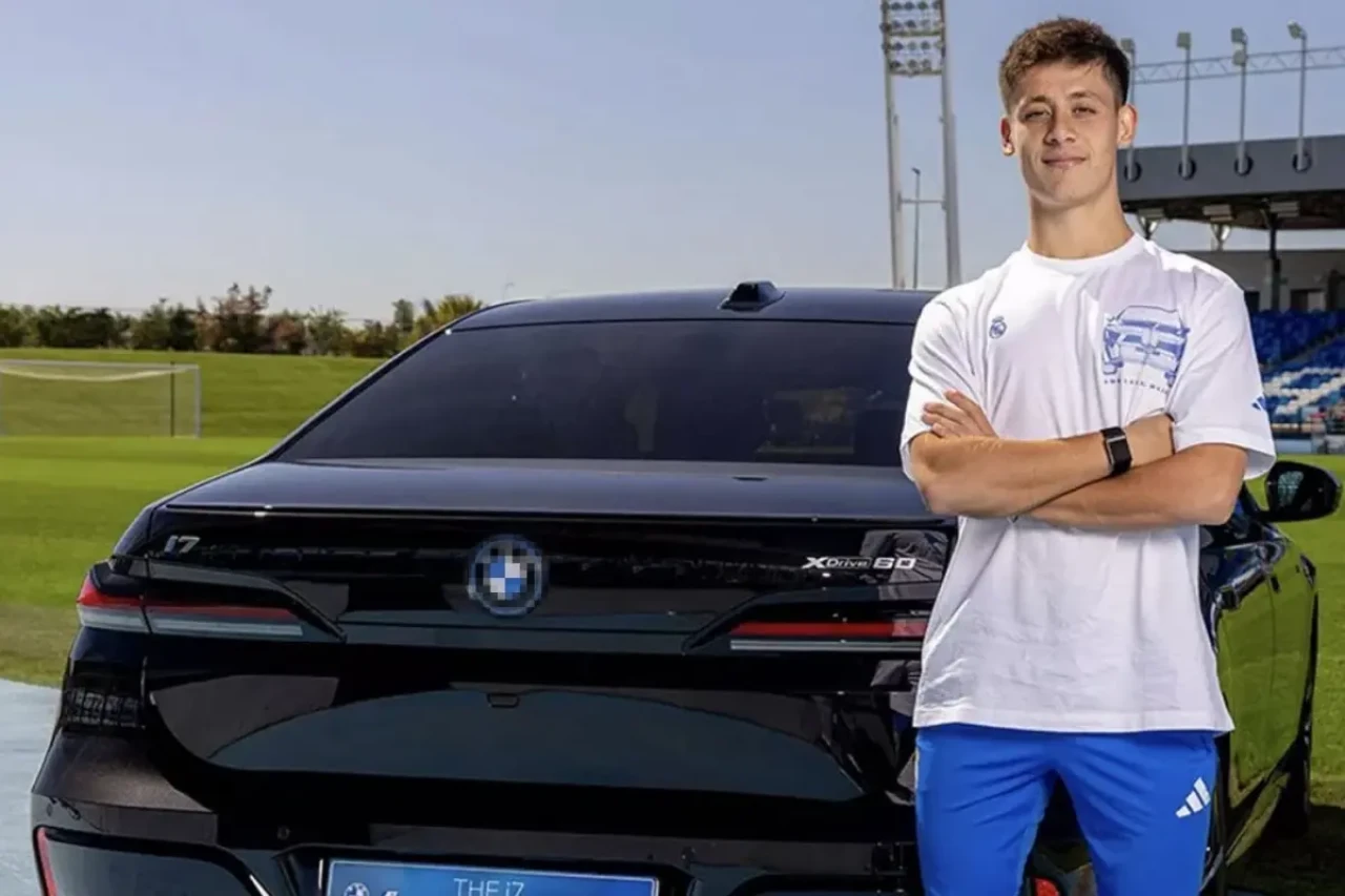 Arda Güler'e servet değerinde hediye araba: Fiyatı dudak uçuklattı