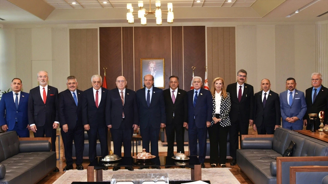 KKTC Cumhurbaşkanı Tatar, Türkiye, Azerbaycan ve KKTC dostluk gruplarını kabul etti