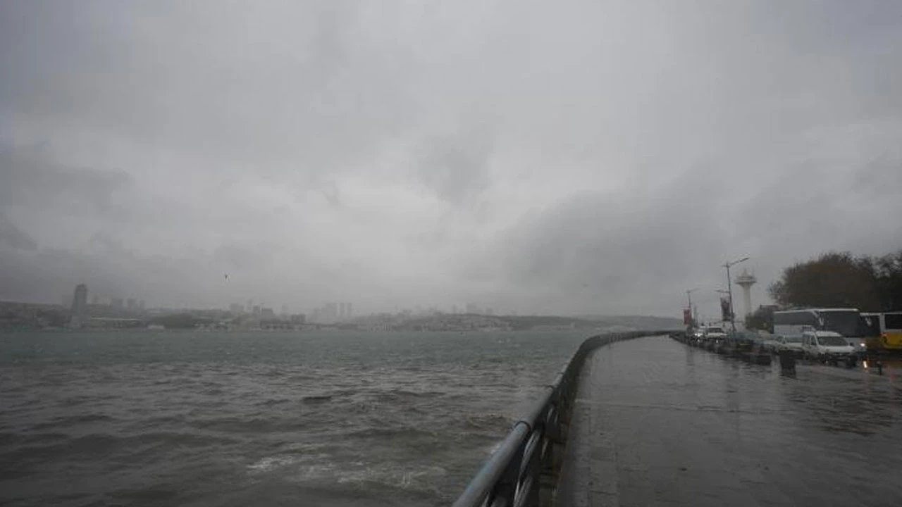 İstanbul Valiliği uyardı: Kuvvetli sağanak ve fırtına geliyor