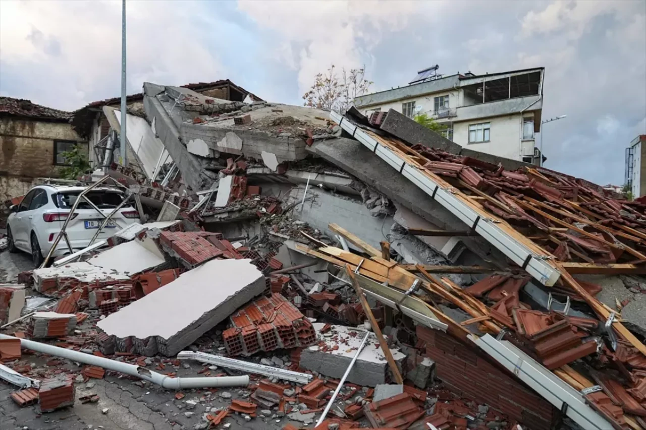 Son dakika: Balıkesir'de bir deprem daha