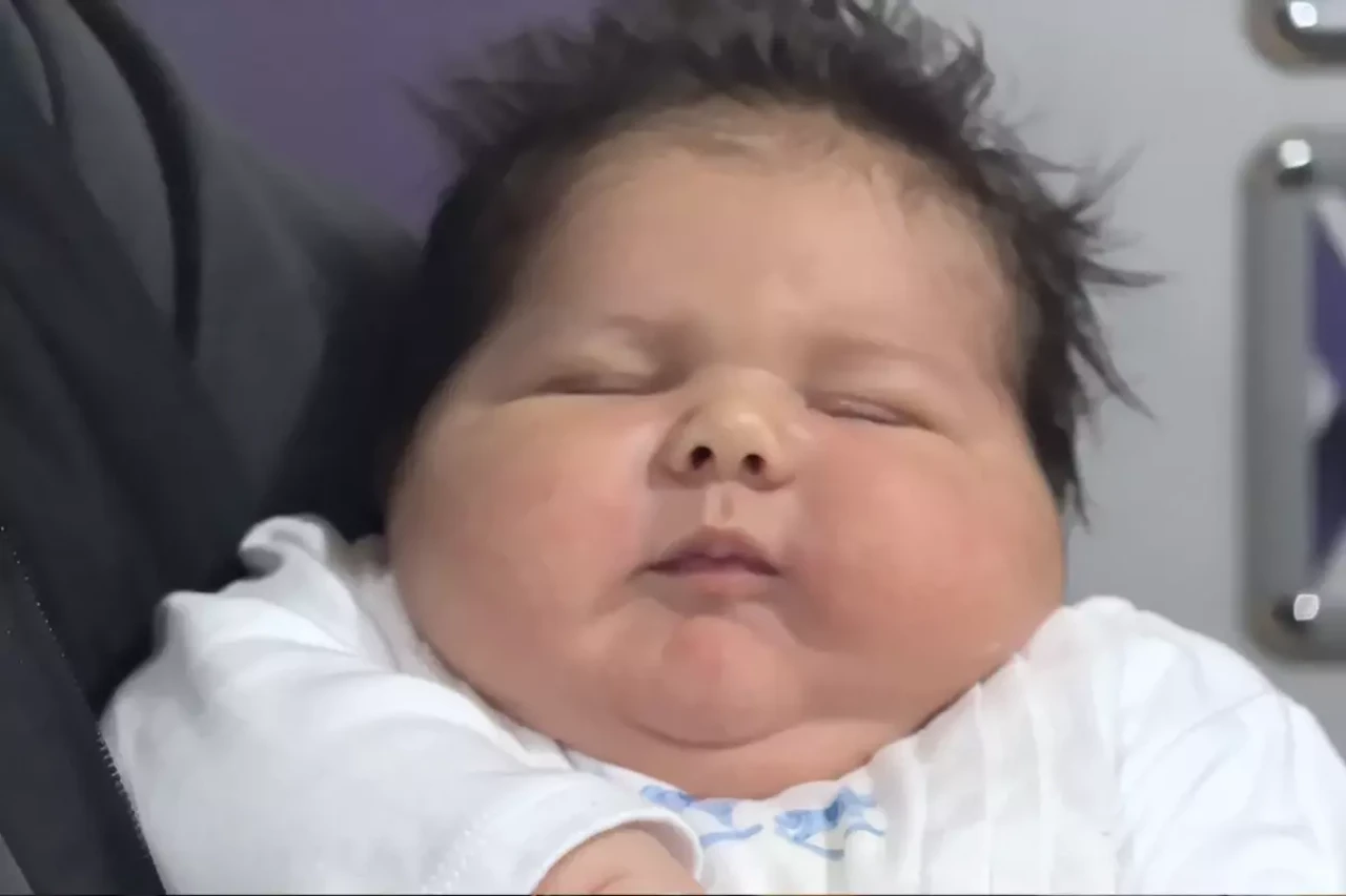 Türkiye'nin en kilolu ve en uzun bebeği "Ali Atilla" dünyaya geldi