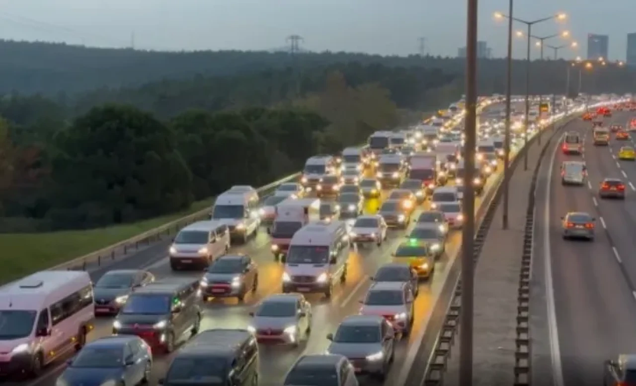 İstanbul'da sabah saatlerinde trafik çilesi bitmiyor!