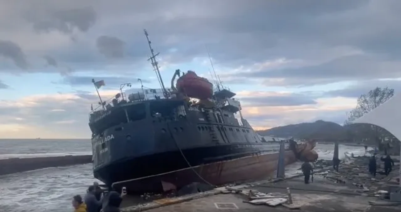 Yemen açıklarında Kamerun bandıralı tankerde patlama