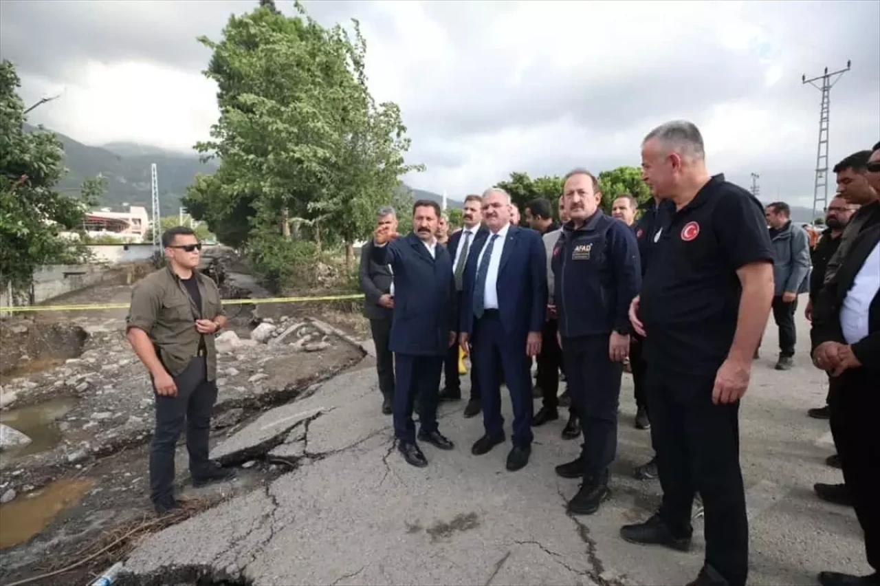İçişleri Bakan Yardımcısı Karaloğlu, Hatay’daki sel zararını inceledi