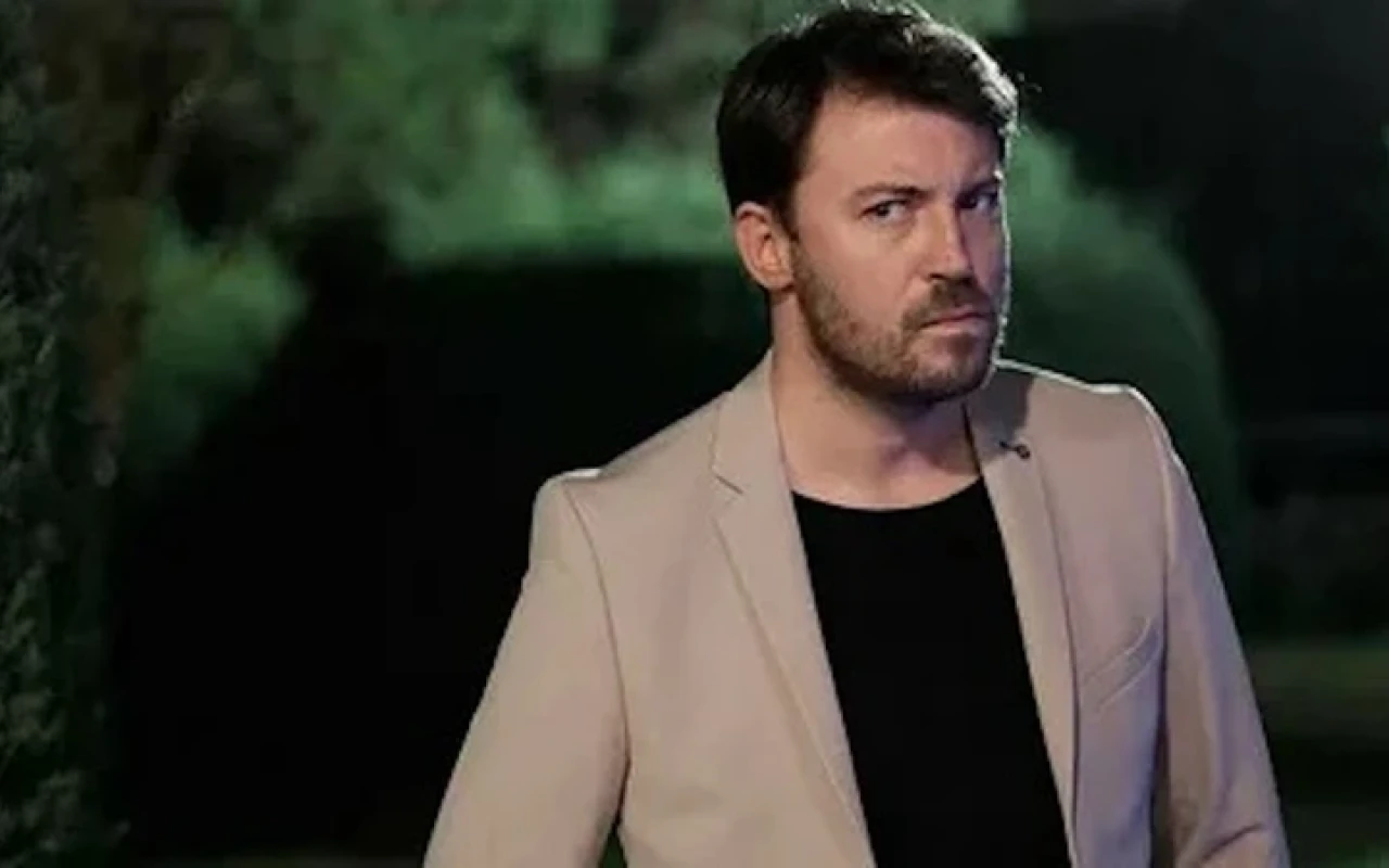 Tolga Güleç sahnede kaza geçirdi! Oyunu acı içinde provayı tamamladı