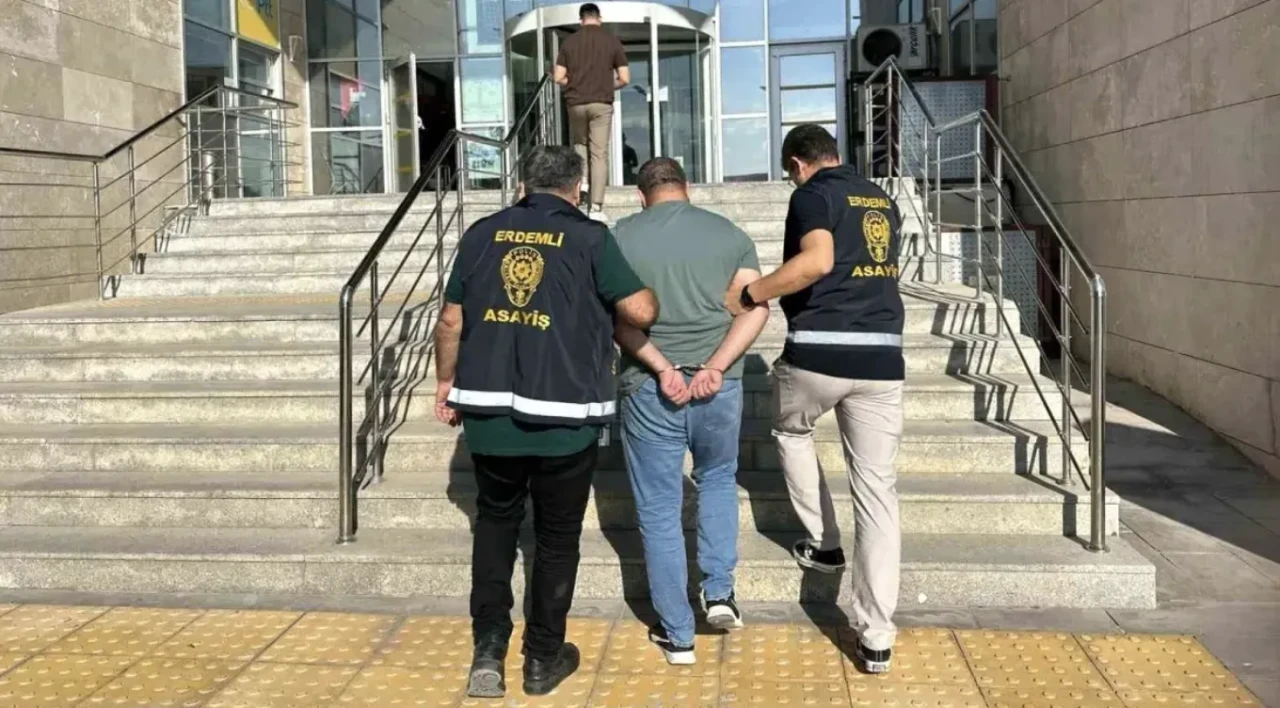 Mersin'de 50 yıl hapis cezalı dolandırıcı yakalandı