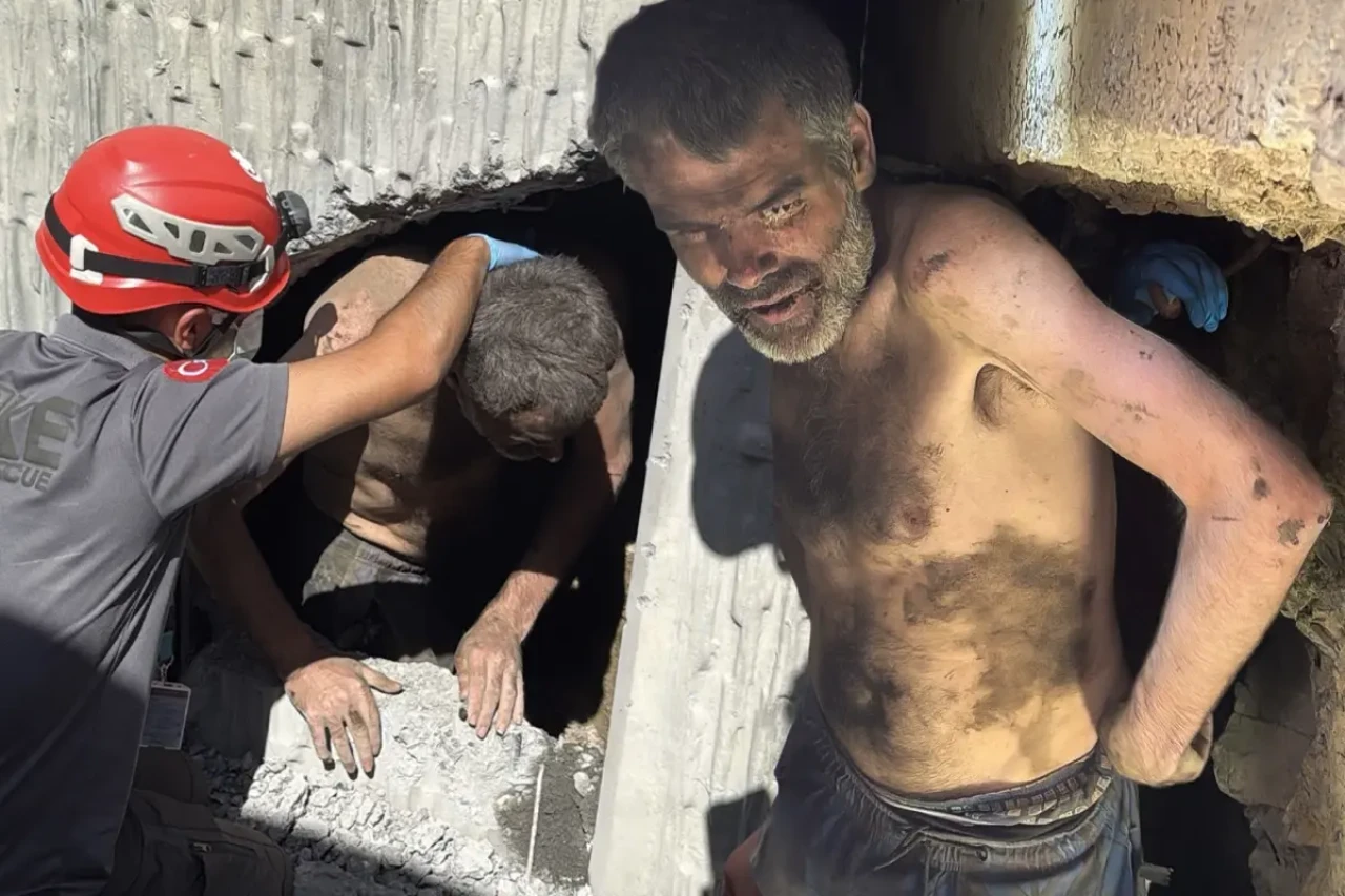 İstanbul'da duvarın arasında günlerce mahsur kalan kişi bakın kim çıktı