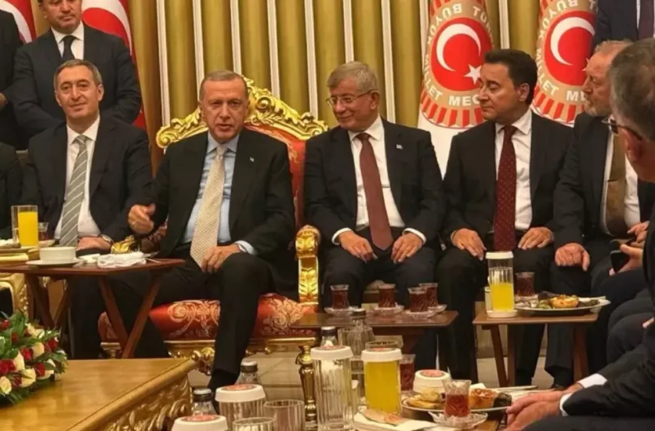 Şok İddia: AK Parti, Babacan’a zeytin dalı mı uzattı?