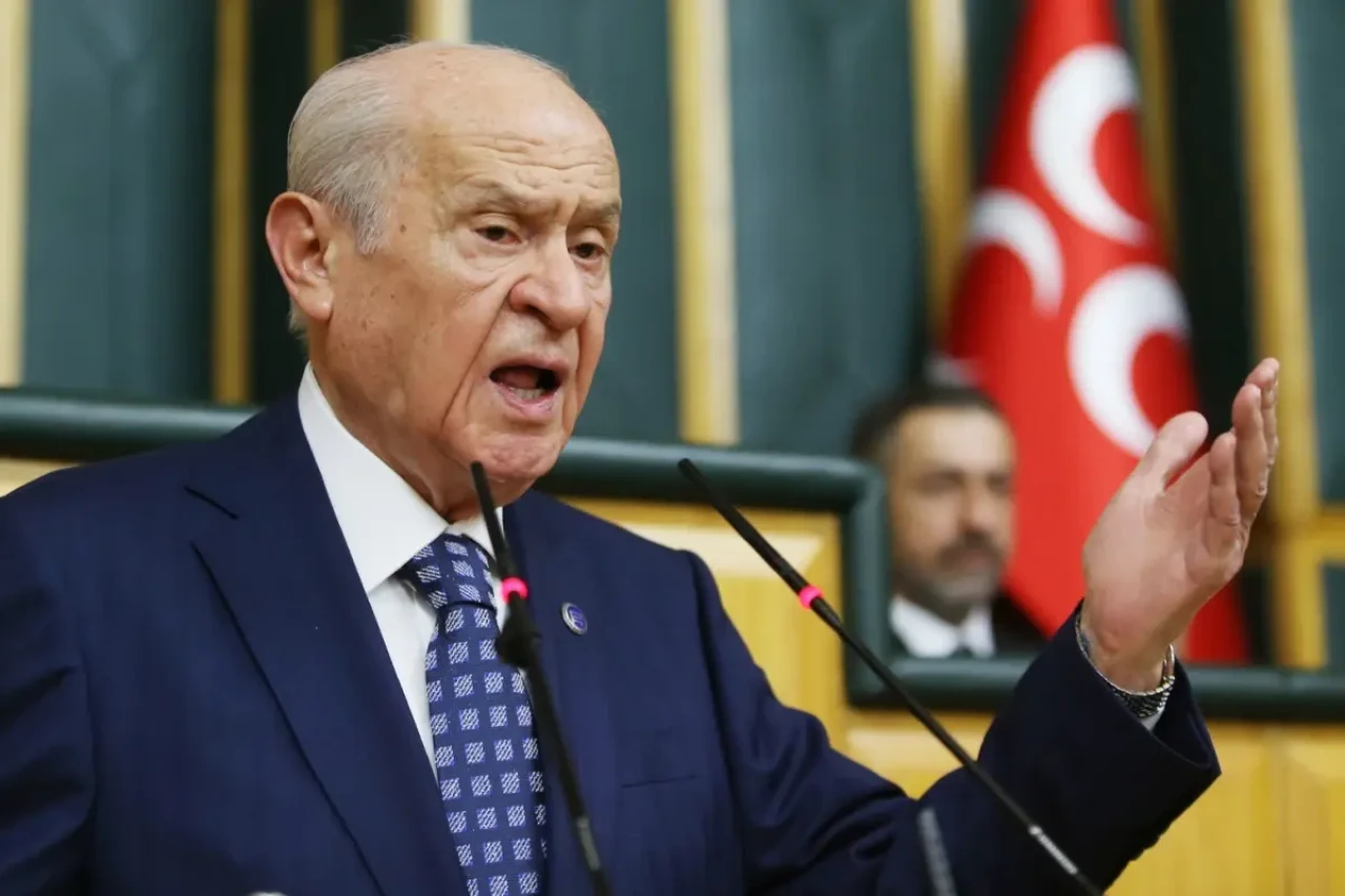 MHP lideri Bahçeli tarihi çağrısını yineleyip plaka verdi: 82 burası olmalı