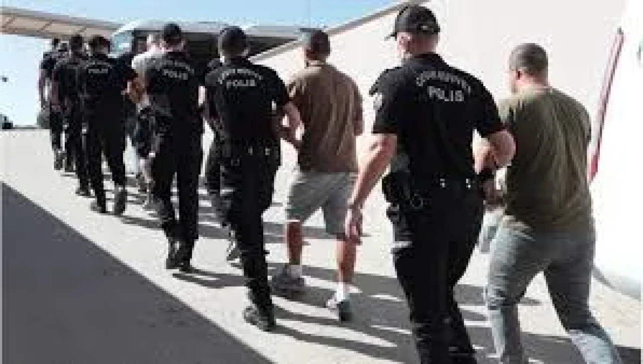 Antalya'da geniş çaplı operasyon: 208 suçlu yakalandı