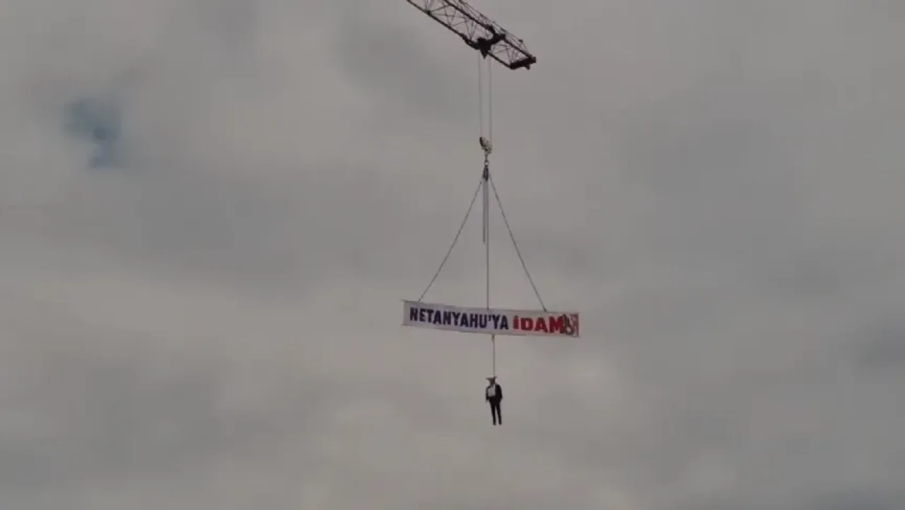 Maketini vince astılar! Trabzon'da 'Netanyahu'ya idam' protestosu