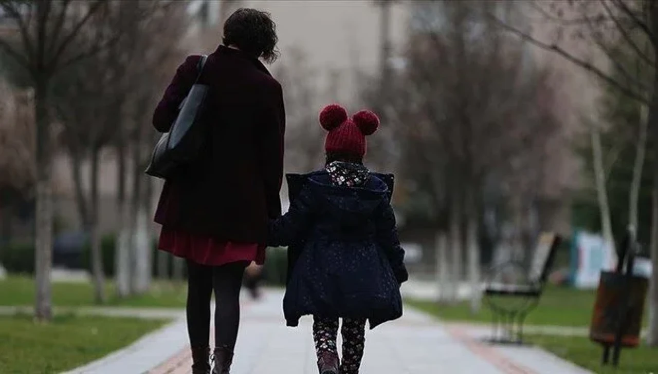 Cinsel istismar ya da uyuşturucu suçlusu, çocuk olan yerde çalışamayacak