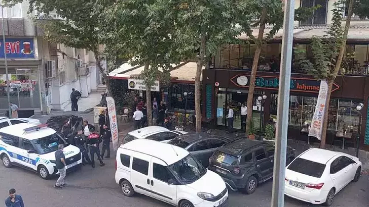 Diyarbakır’da Sanat Derneği'ne silahlı saldırı: Camlara kurşun isabet etti