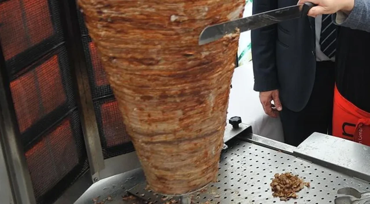 Tavuk döner skandalı! 999 kişiyi hastanelik etti, serbest kaldı