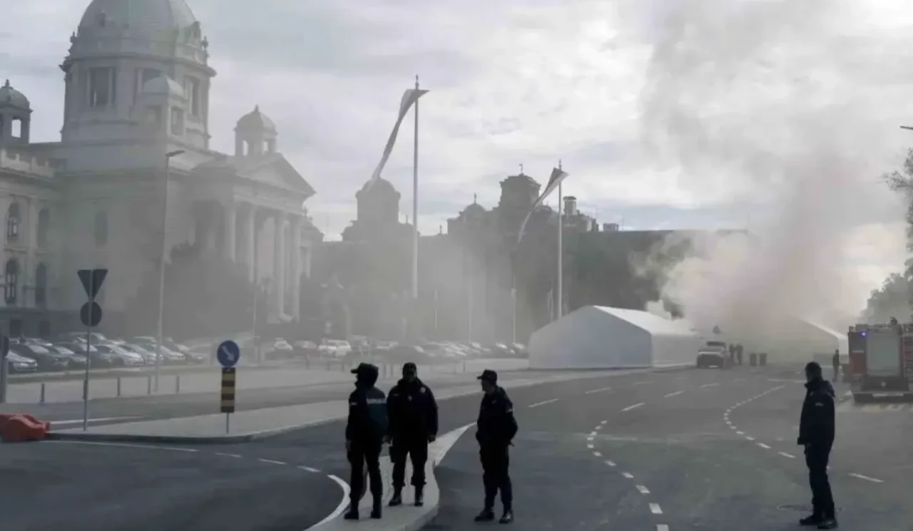 Sırbistan Parlamentosu önünde silahlı saldırı: 1 ağır yaralı