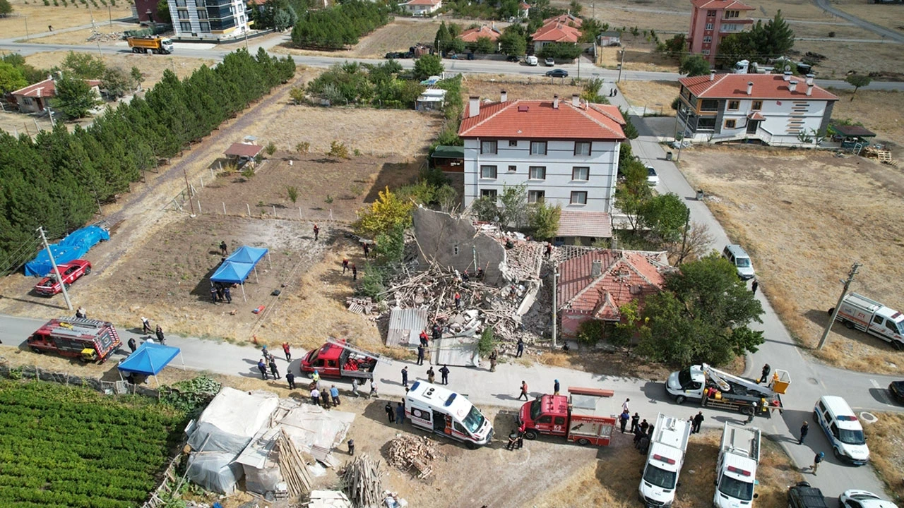 Ankara’da 4 katlı bina çöktü: Daha önce depreme dayanıksız raporu verilmiş