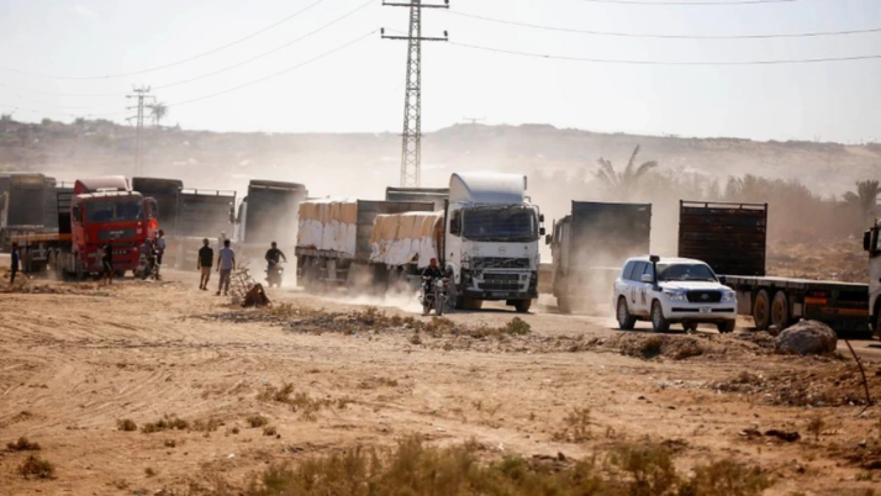 Dünya bunu konuşuyor! İsrailliler, Gazze'ye giden yardım tırlarını engellemeye çalıştı