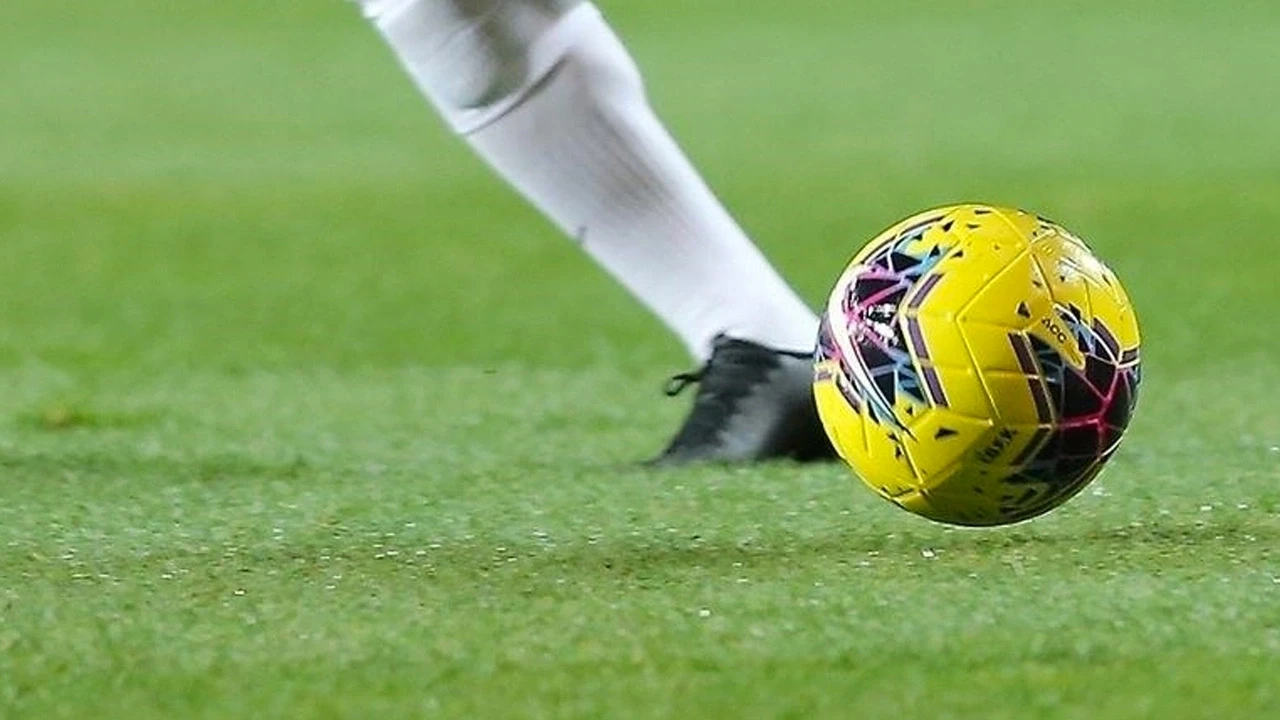 Belçika ligi'nde skandal: Hakeme isabet eden madde maçı tatil ettirdi