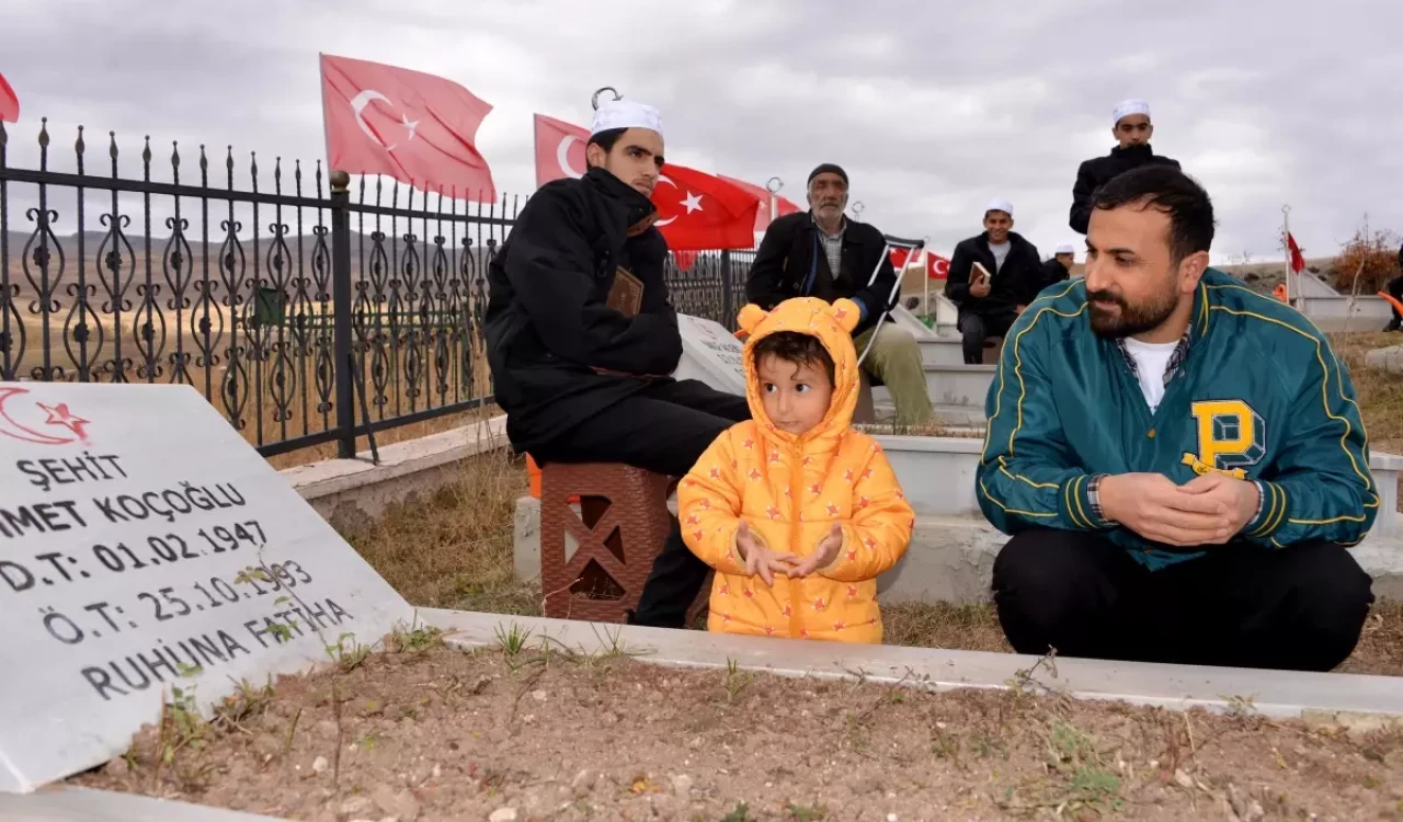 Erzurum’un Yavi Köyü’nde katledilen 33 kişi 32 yıl sonra anıldı