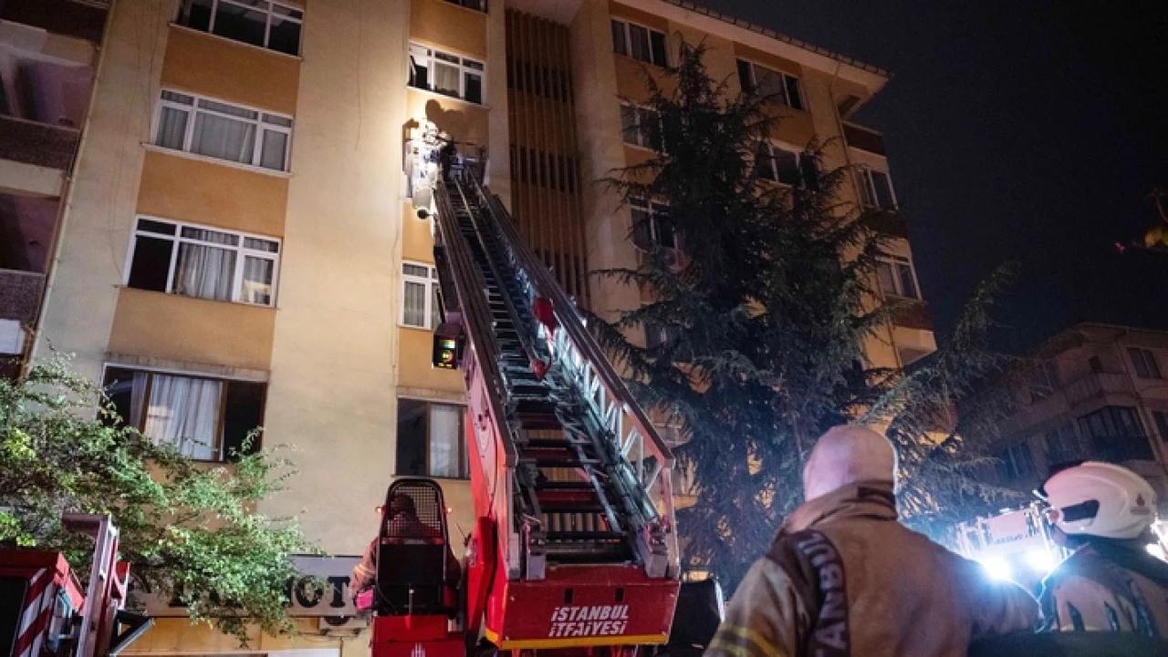 Kadıköy'de 5 katlı binada yangın çıktı
