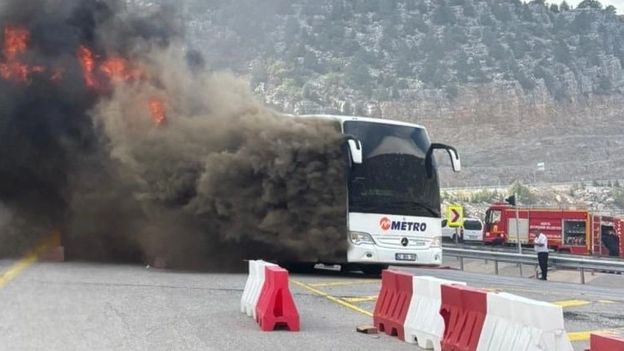 Konya’da seyir halindeki yolcu otobüsü alev alev yandı
