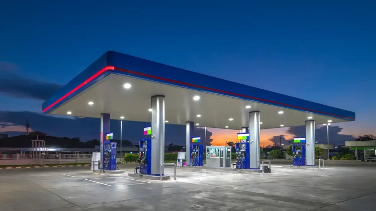 Türkiye'nin dev akaryakıt markası bir kez daha satıldı