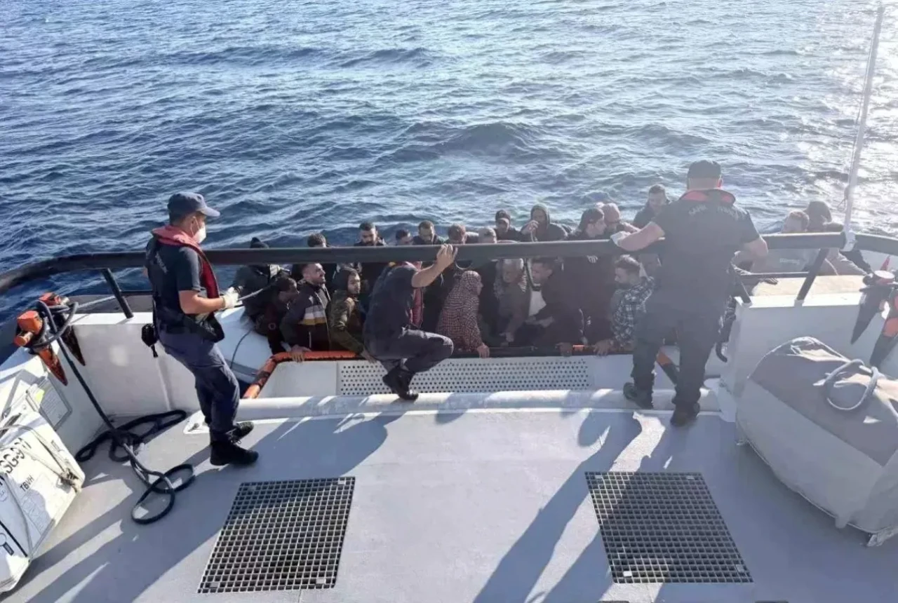 Bodrum açıklarında 35 düzensiz göçmen yakalandı
