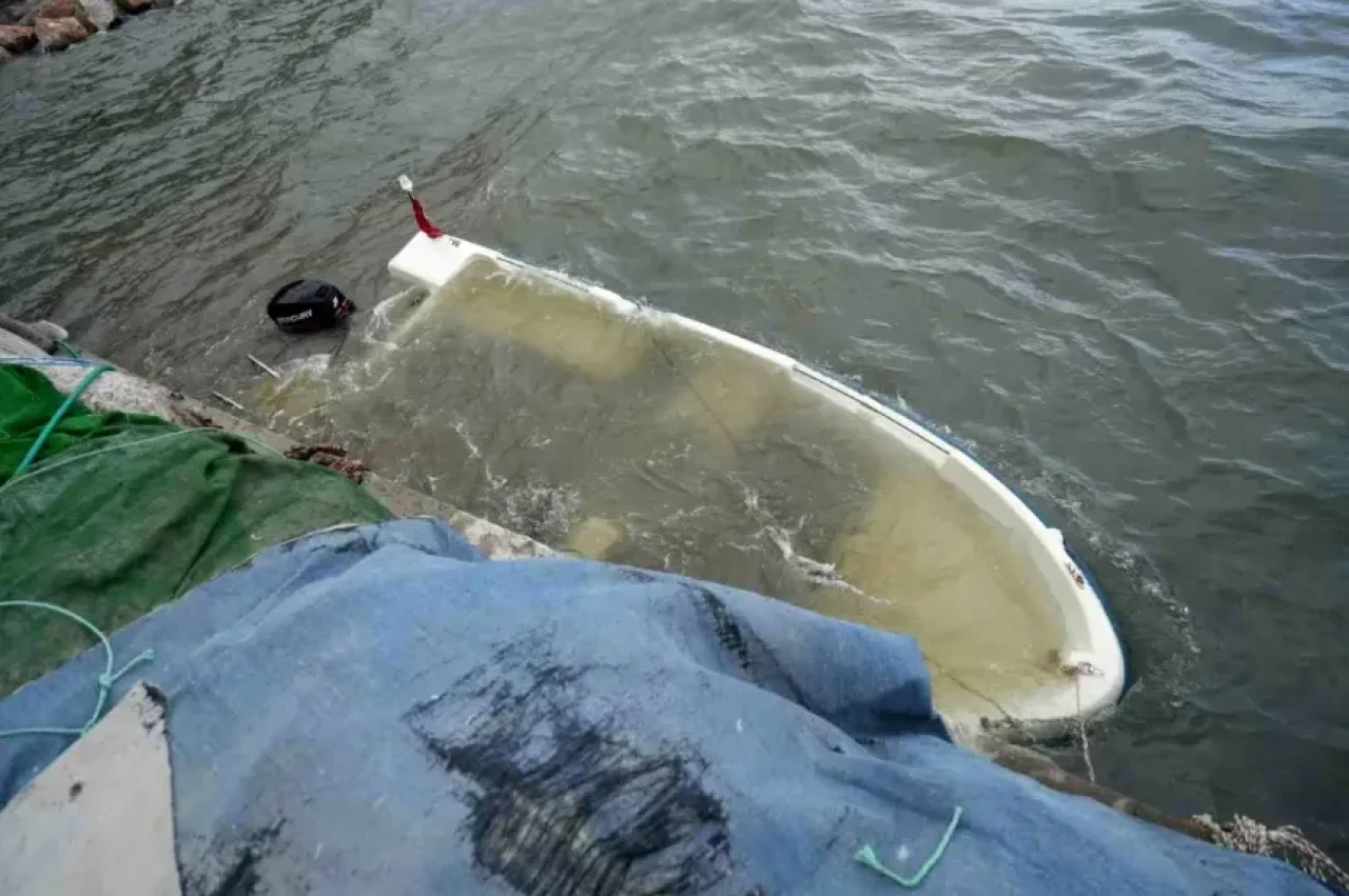 Balıkesir'i şiddetli lodos vurdu! Balıkçı tekneleri battı