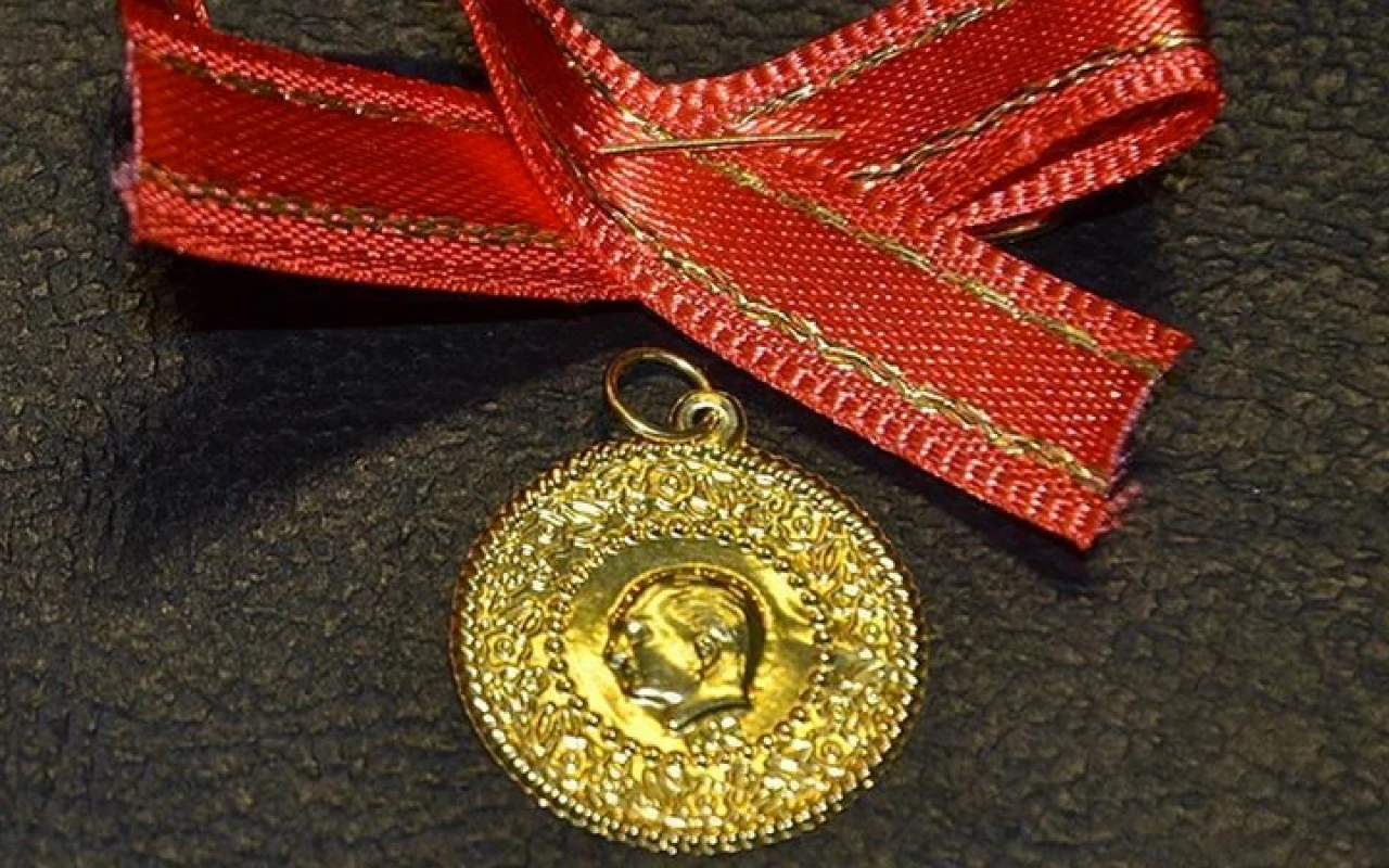 Dev banka altın tahminini bir yıl geri çekti!