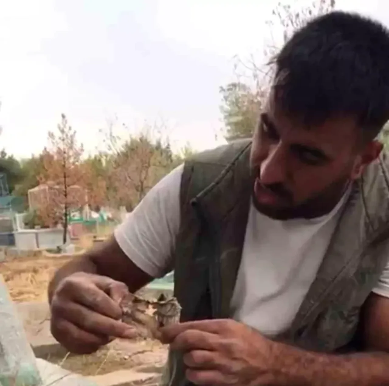 Diyarbakır'da büyülü bebek şoku! Mezar kazarken bulundu