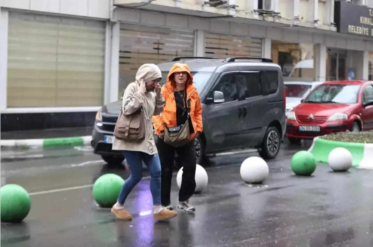 Trakya'da sarı kod alarmı: Sağanak yağış hayatı felç etti
