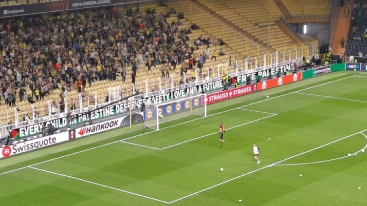 Kadıköy'de Gazze pankartı: Filistin'deki her çocuk...