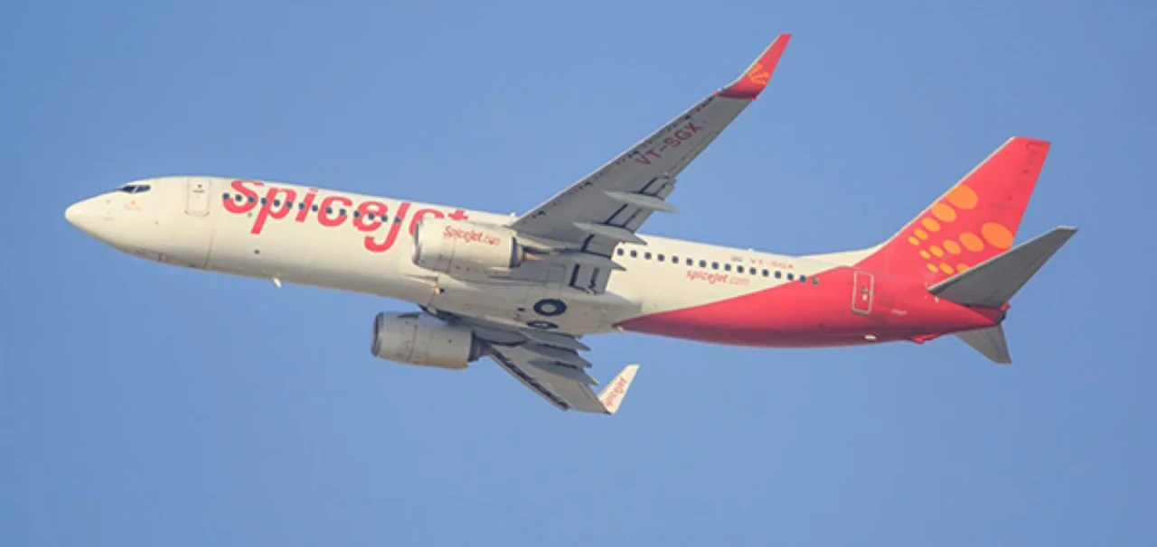 SpiceJet uçağı kalkıştan hemen sonra teknik arıza şüphesiyle geri döndü