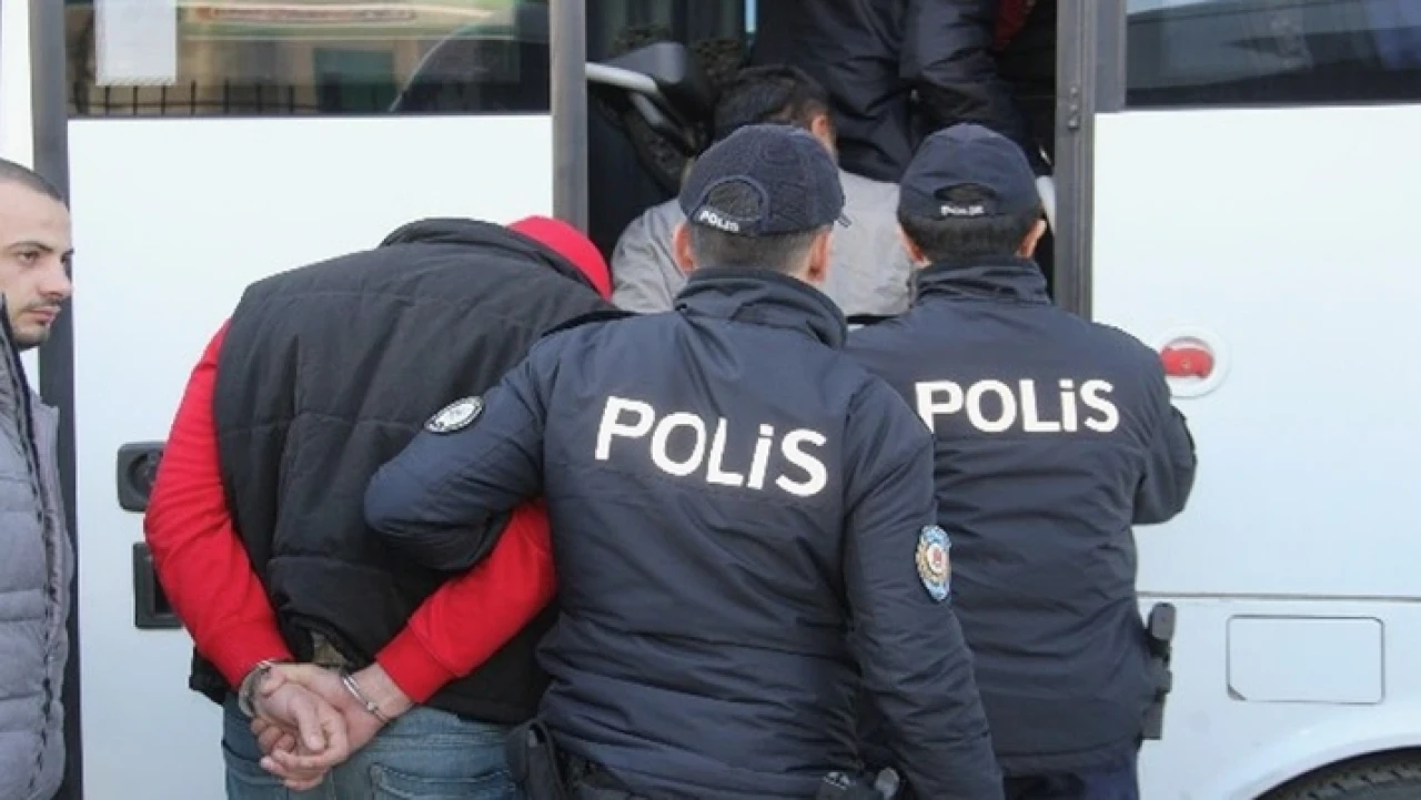 Bursa'da uyuşturucu ele geçirilen araçtaki 2 kişi tutuklandı