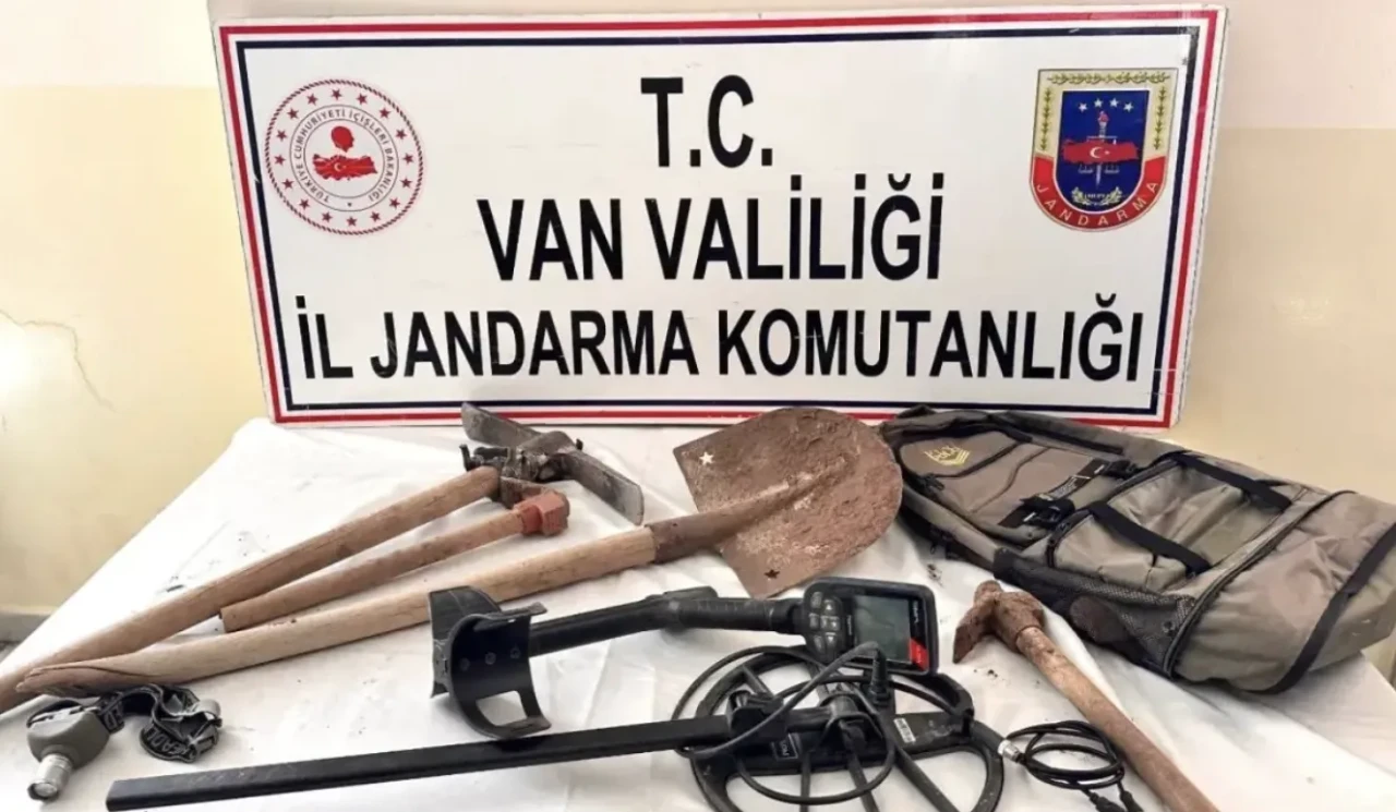 Van'da kaçak kazı operasyonu: 4 kişi suçüstü yakalandı