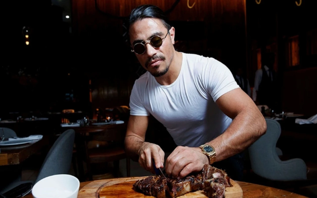 Dünya fenomeni Nusret'ten sert hareket! Kadın çalışanlarına yaptıkları şaşırttı