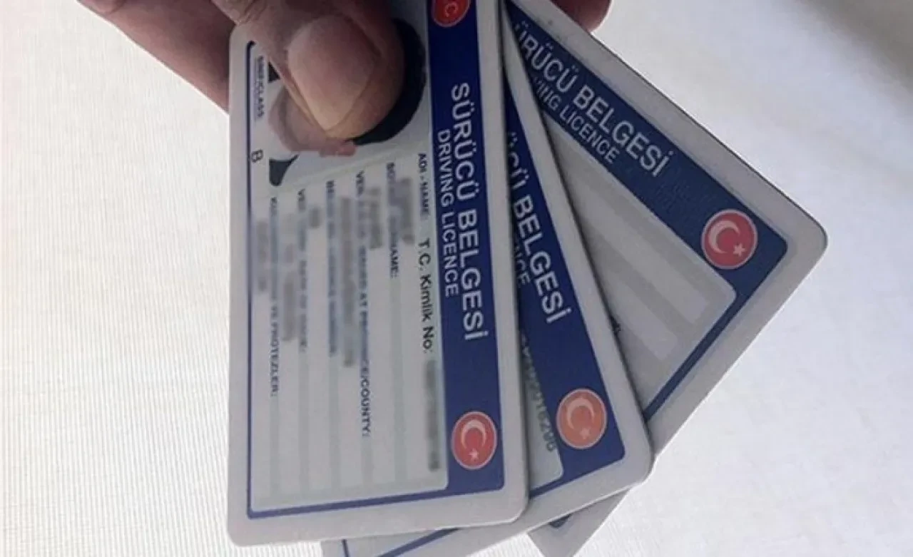Eski ehliyetler için son gün yarın: Ücret 15 TL'den 7.438 TL'ye çıkıyor