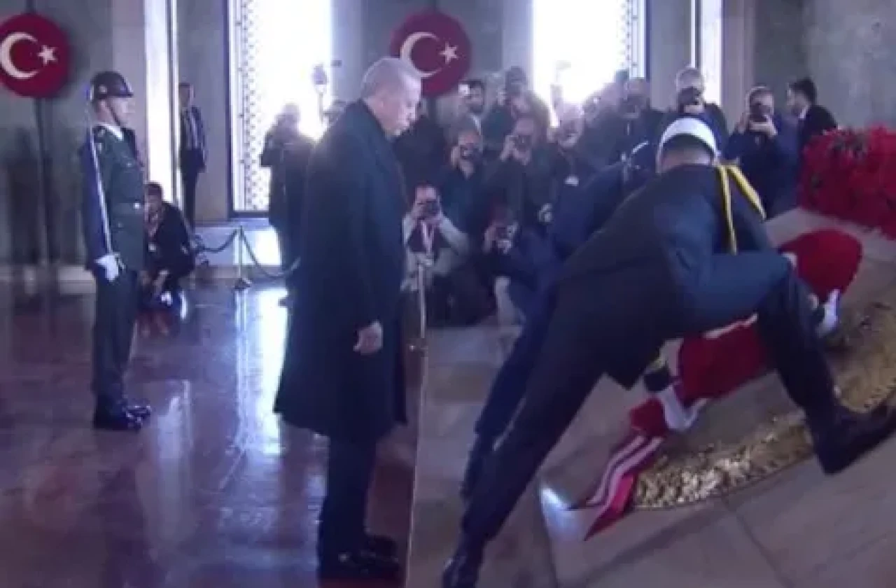 Cumhurbaşkanı Erdoğan ve devlet erkanı Anıtkabir’i ziyaret etti