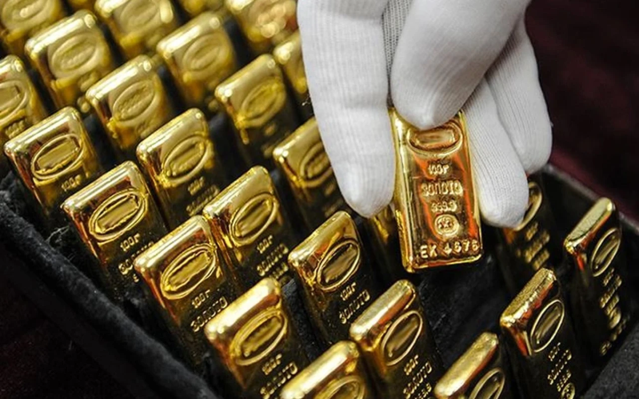 Altında çifte rekor kırıldı! Elinde altın olanlar dikkat, dev banka tahminini değiştirdi