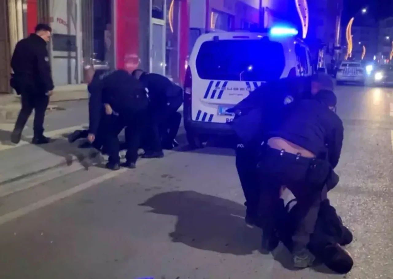 'Eşime küfretti' dedi, dükkanını bastı