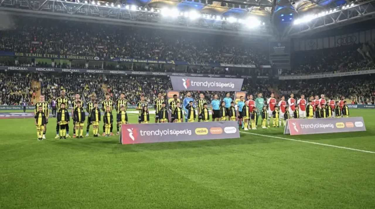 Fenerbahçe-Karagümrük maçında gergin anlar: Süleyman Hurma hakeme tepki gösterip stadı terk etti