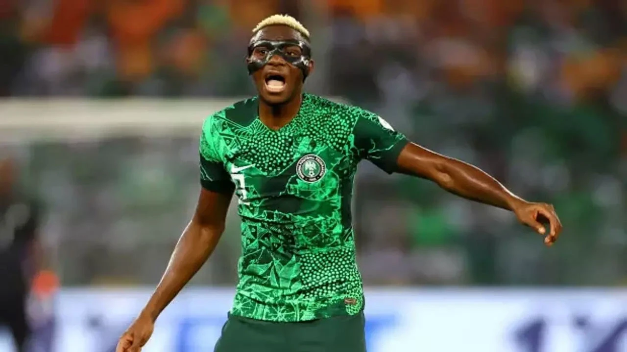 Victor Osimhen üç golle tarihe geçti