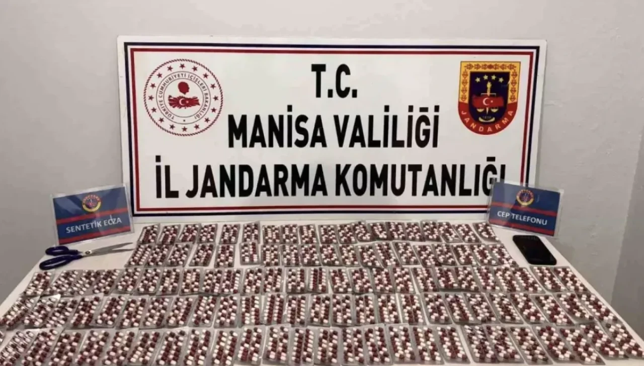 Manisa’da jandarmadan uyuşturucu operasyonu: 1.622 hapla yakalandı