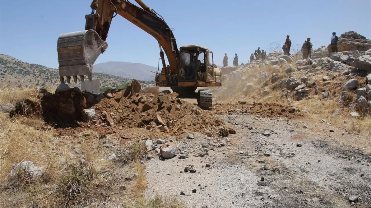 Lübnan ordusu, İsrail'in yerleştirdiği bariyerleri kaldırdı