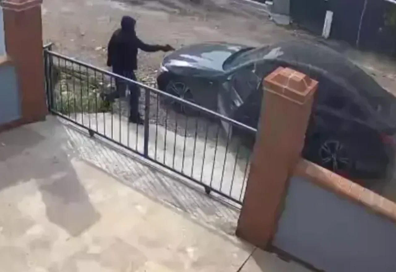 İzmir’de iş insanı evinin önünde saldırıya uğradı: “Can güvenliğim yok”